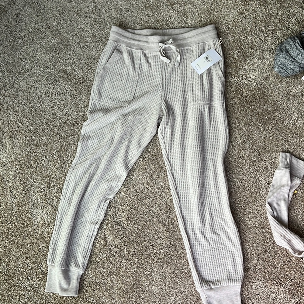 Splendid waffle jogger sweatpants in Oat